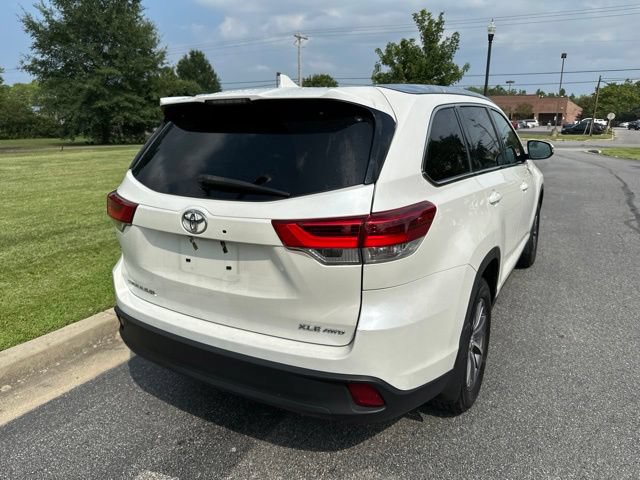 Used 2019 Toyota Highlander XLE AWD/4WD image 23