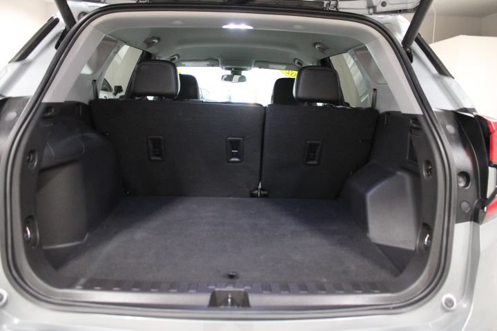 Used 2024 GMC Terrain SLT w/ Infotainment Package II AWD/4WD image 13