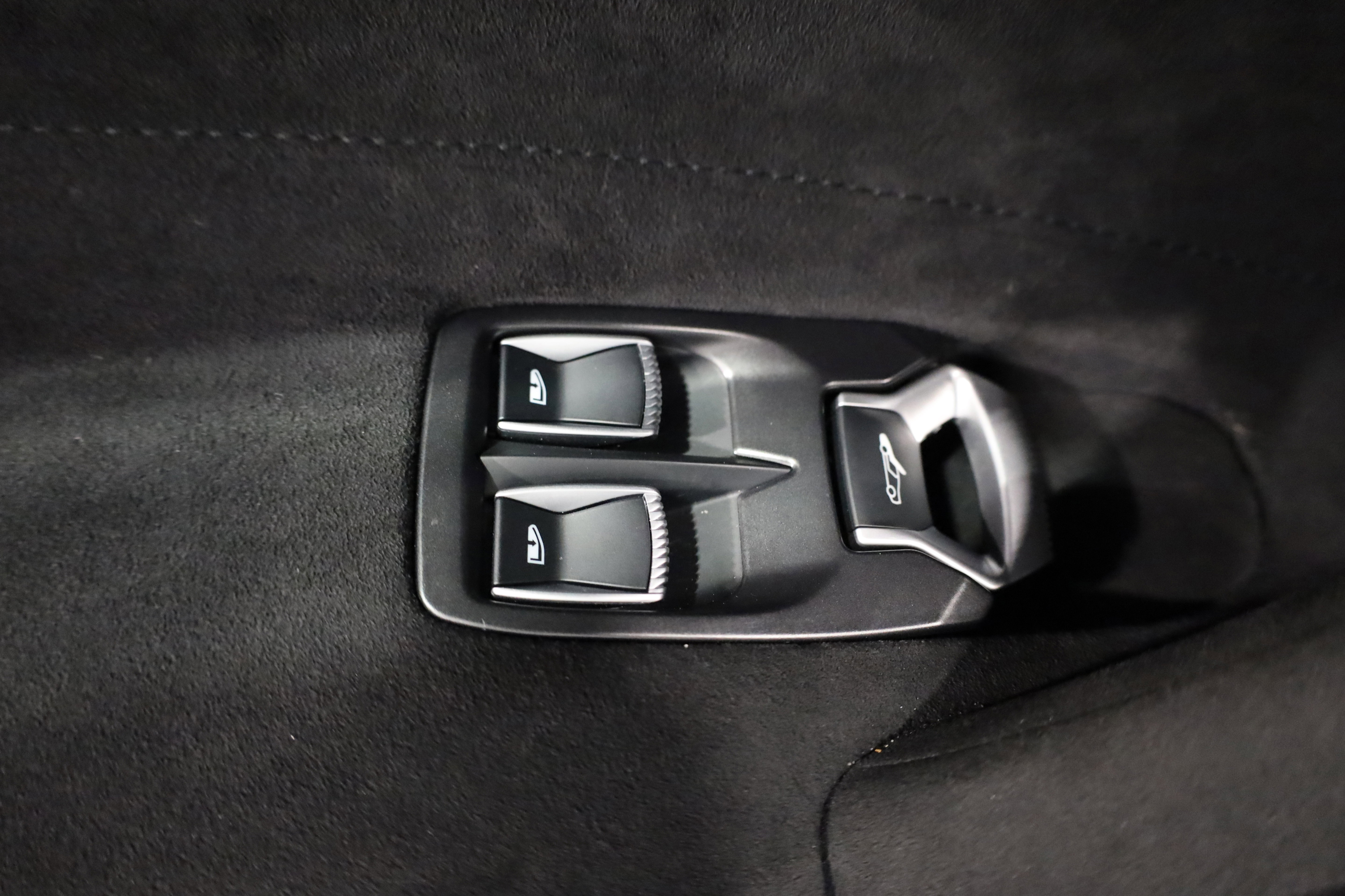 Used 2025 McLaren 750S image 14