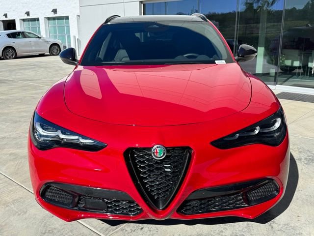 New 2025 Alfa Romeo Stelvio Sprint image 2