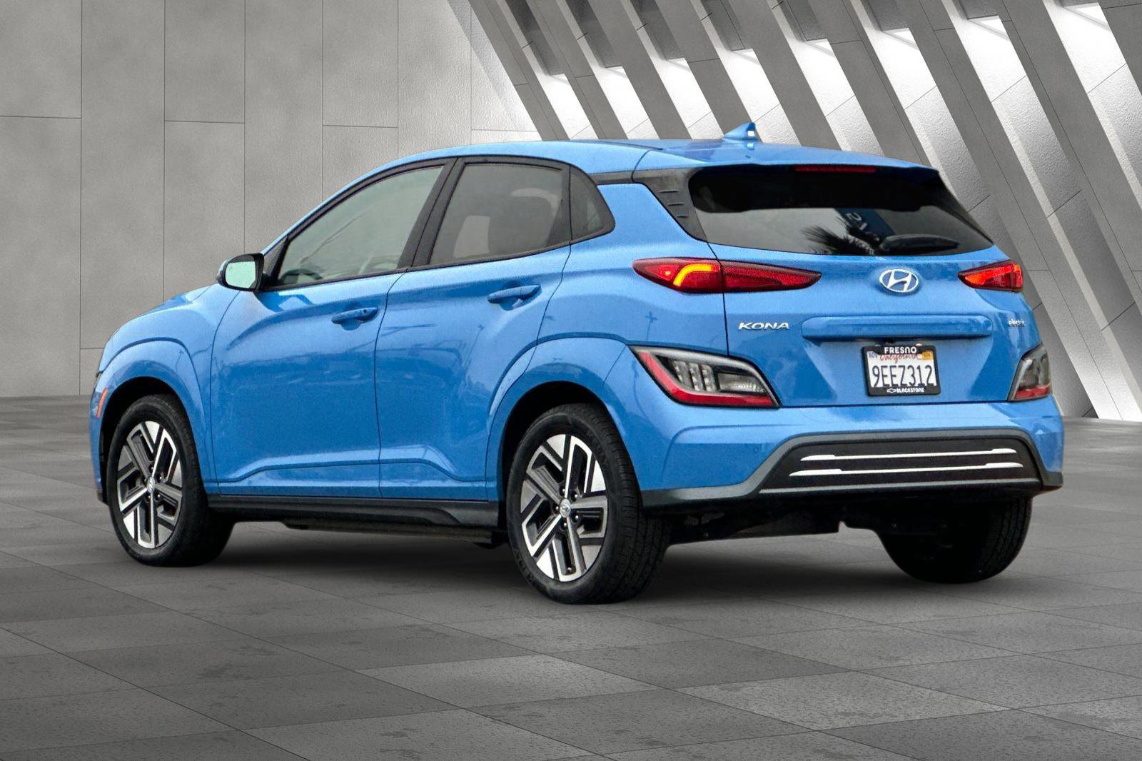 Used 2023 Hyundai Kona Limited w/ Cargo Package image 6