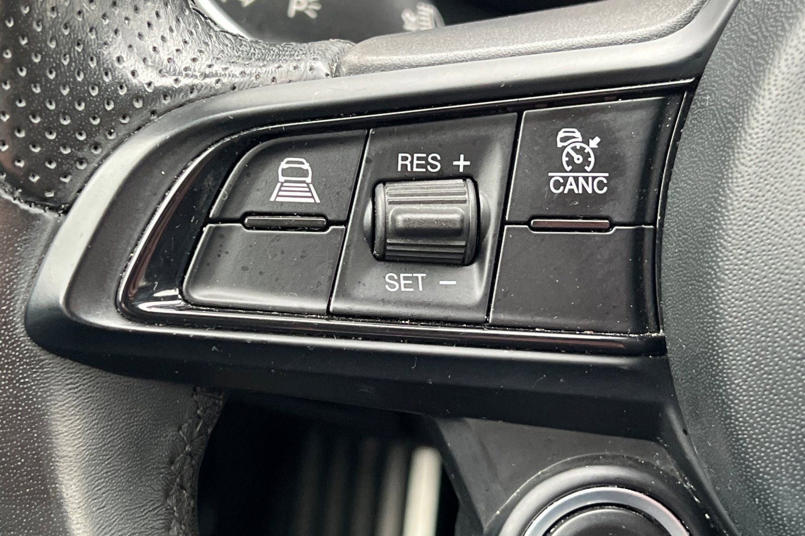 Used 2022 Alfa Romeo Giulia Sprint image 31