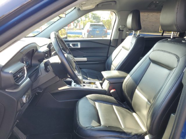 Used 2021 Ford Explorer XLT w/ Equipment Group 202A AWD/4WD image 9