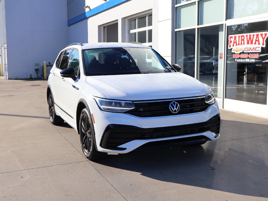 Used 2022 Volkswagen Tiguan SE R-Line FWD image 2