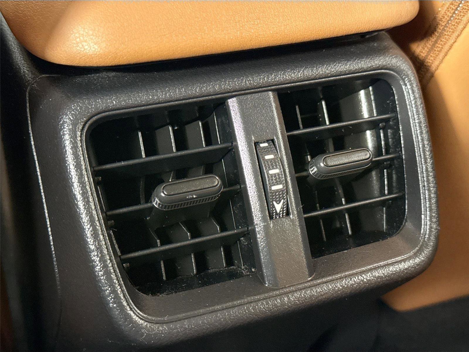 Used 2020 Lexus UX 200 image 32