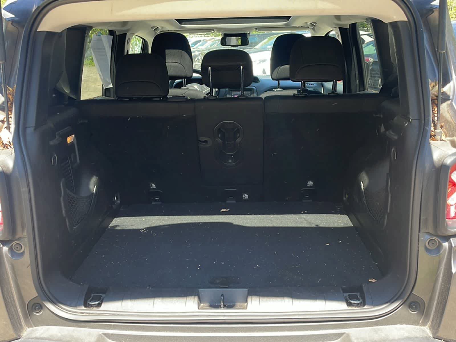 Used 2018 Jeep Renegade Latitude w/ Advanced Technology Group AWD/4WD image 7