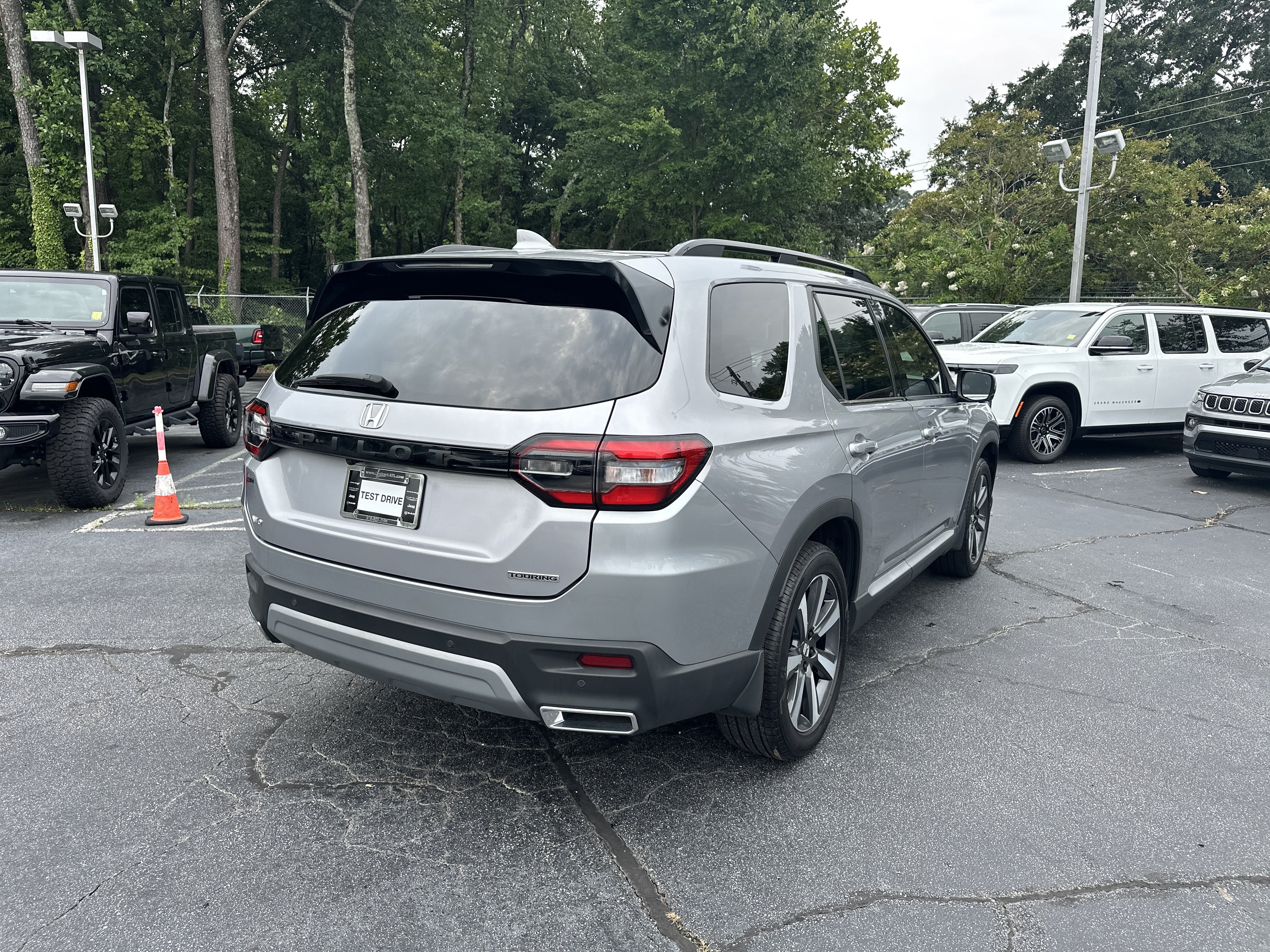 Used 2025 Honda Pilot Touring image 9