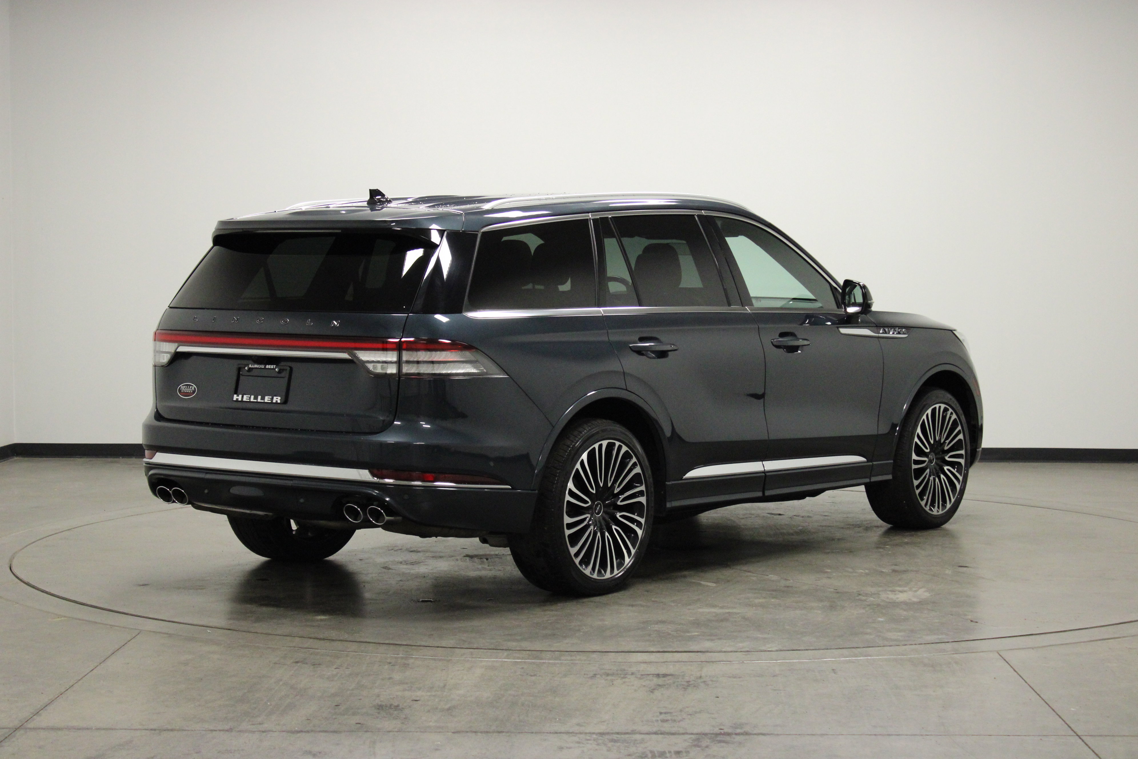 Used 2023 Lincoln Aviator Black Label w/ Class IV Trailer Tow Package image 8