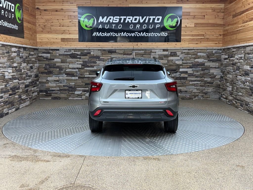 Used 2024 Chevrolet Trax RS w/ Sunroof Package image 8