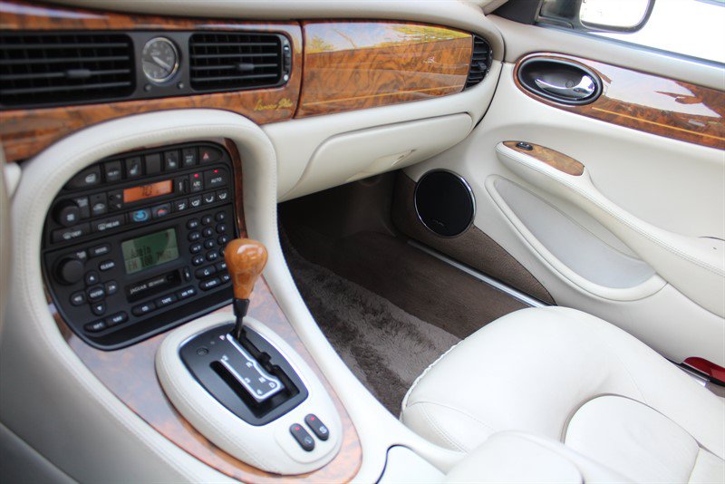 Used 2001 Jaguar XJ RWD image 14