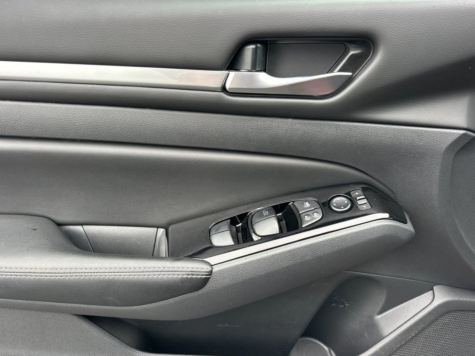 Used 2023 Nissan Altima 2.5 SV image 10