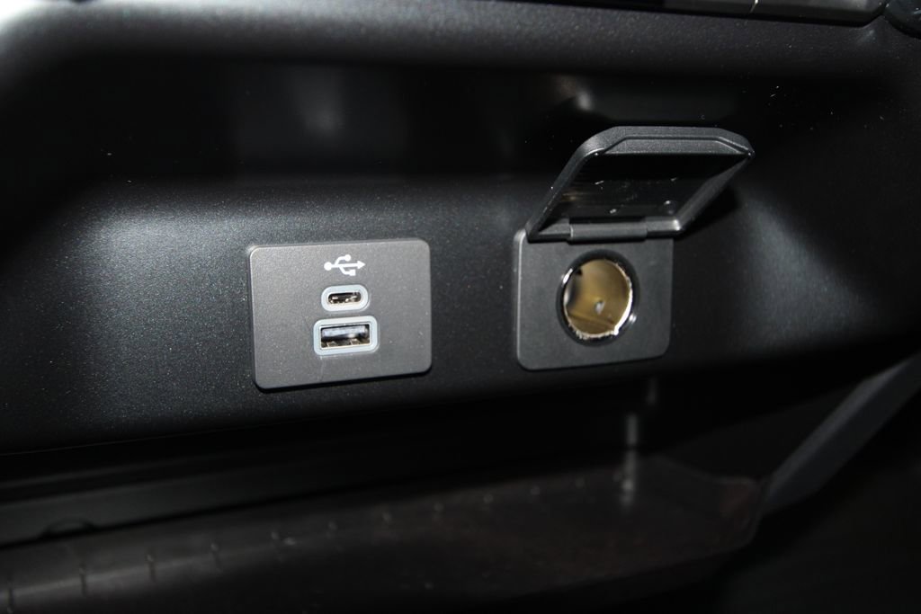 Used 2025 Ford F350 Lariat w/ Black Appearance Package image 21