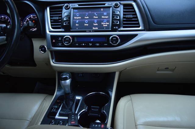 Used 2015 Toyota Highlander XLE FWD image 21