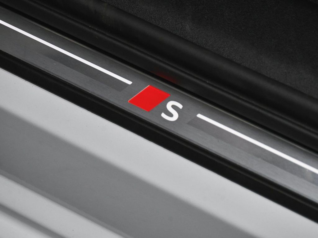 Used 2025 Audi S6 e-tron Prestige w/ 21" Black Optic Package image 13