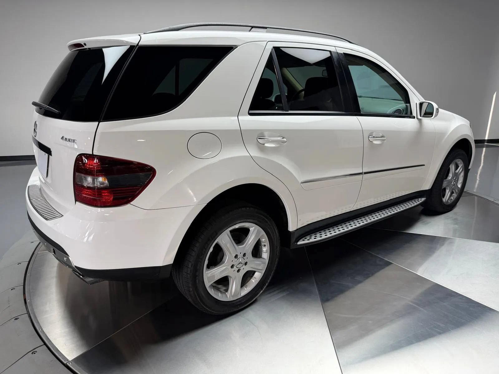 Used 2007 Mercedes-Benz ML 350 4MATIC w/ P2 Pkg image 6