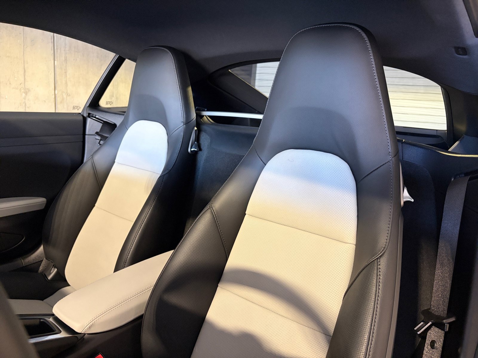 Certified 2025 Porsche 718 Cayman RWD image 33