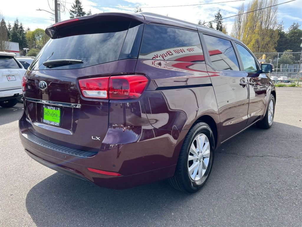 Used 2017 Kia Sedona LX w/ LX Essentials Premium Package image 4