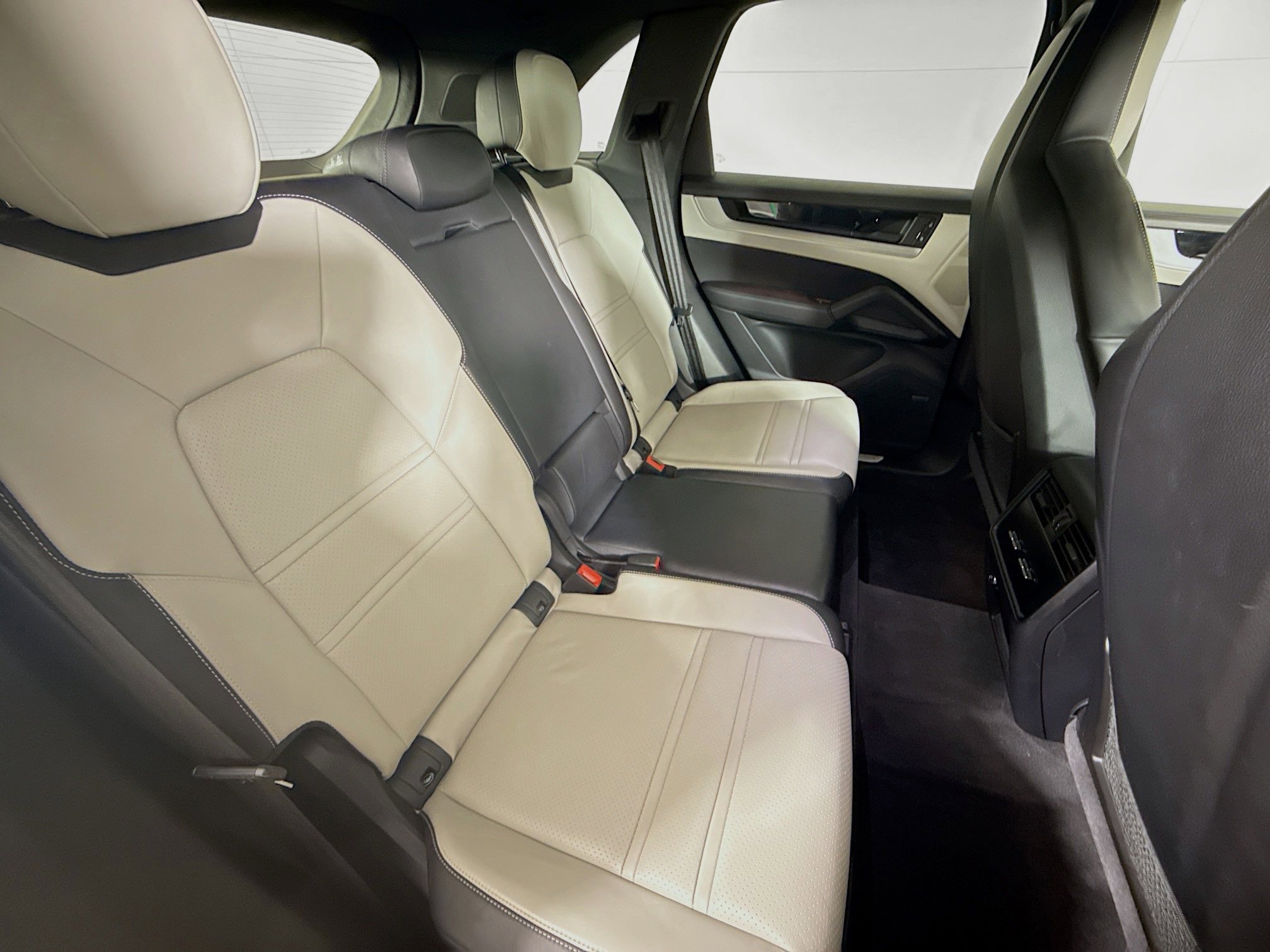 Certified 2024 Porsche Cayenne S image 27