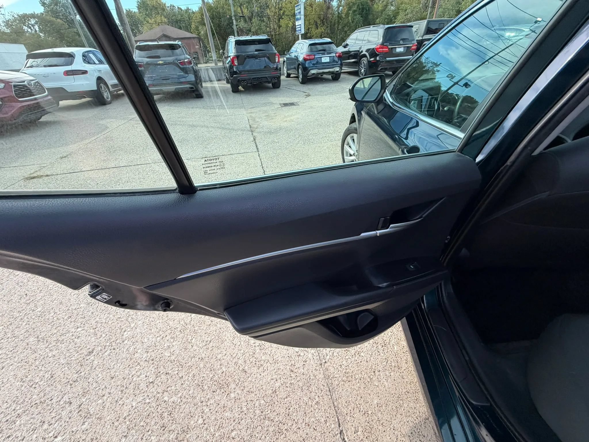Used 2019 Toyota Camry LE FWD image 23
