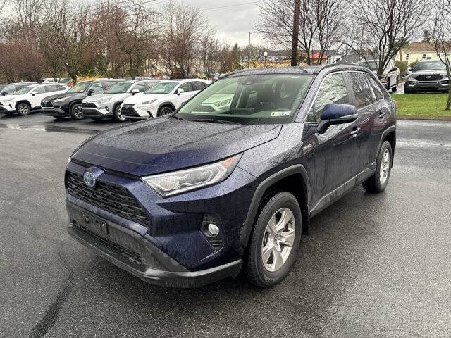 Used 2021 Toyota RAV4 XLE w/ Convenience Package AWD/4WD image 1