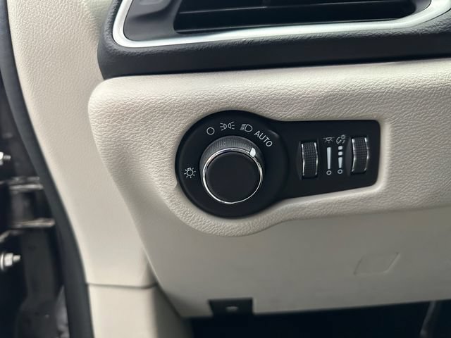 Used 2021 Chrysler Voyager Lxi FWD image 21