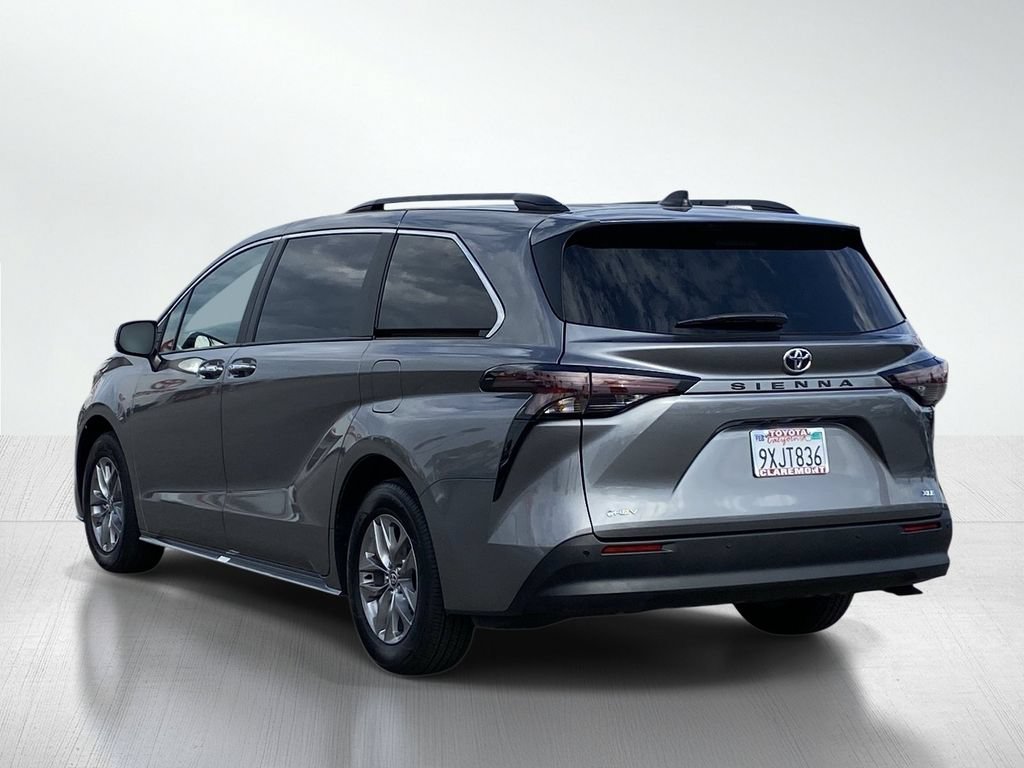 Certified 2026 Toyota Sienna XLE FWD image 4