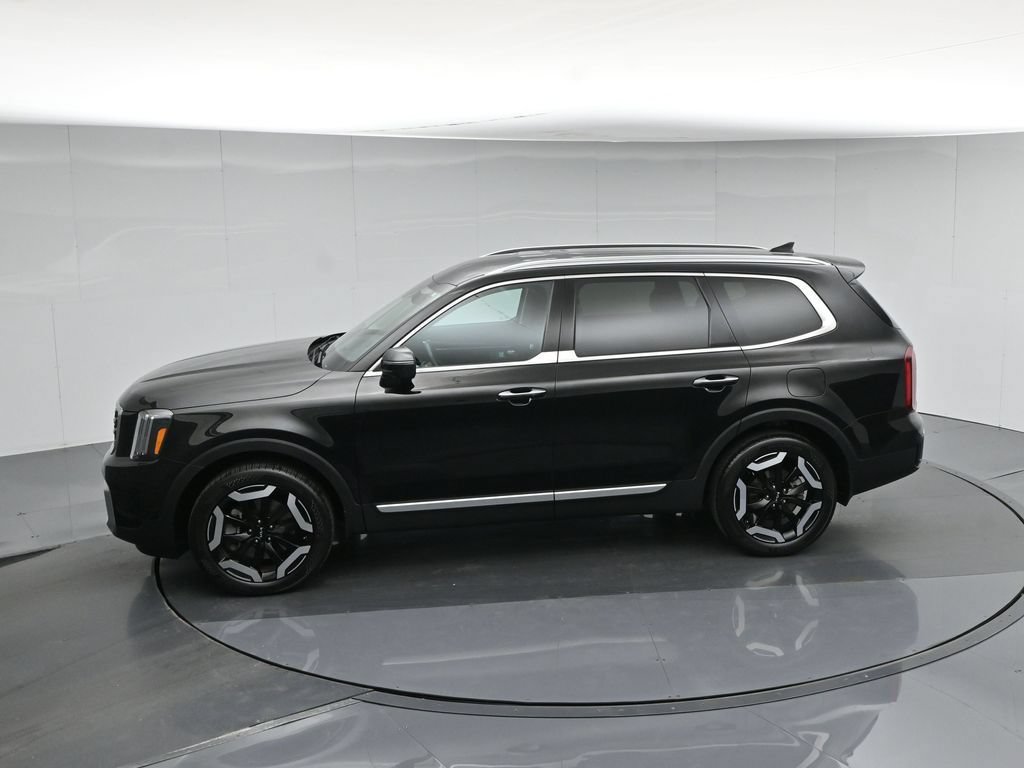 Used 2024 Kia Telluride S FWD image 47