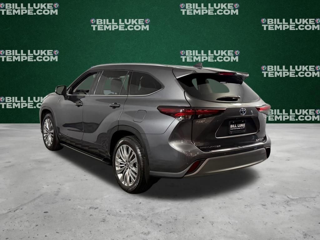 Used 2024 Toyota Highlander Platinum image 7
