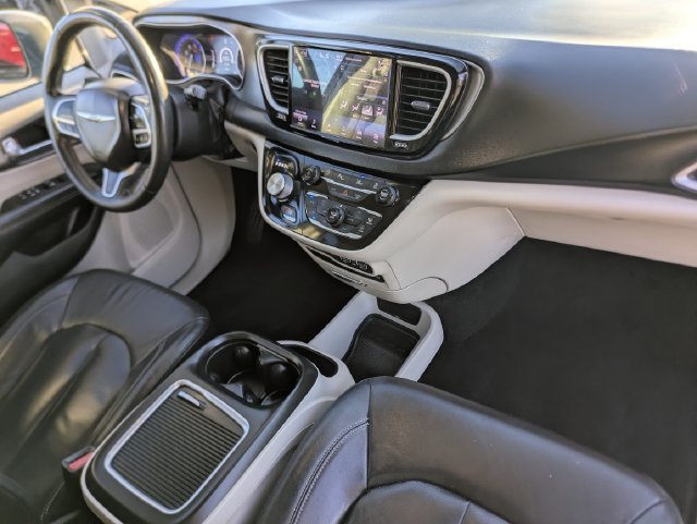 Used 2022 Chrysler Pacifica Touring-L FWD image 32