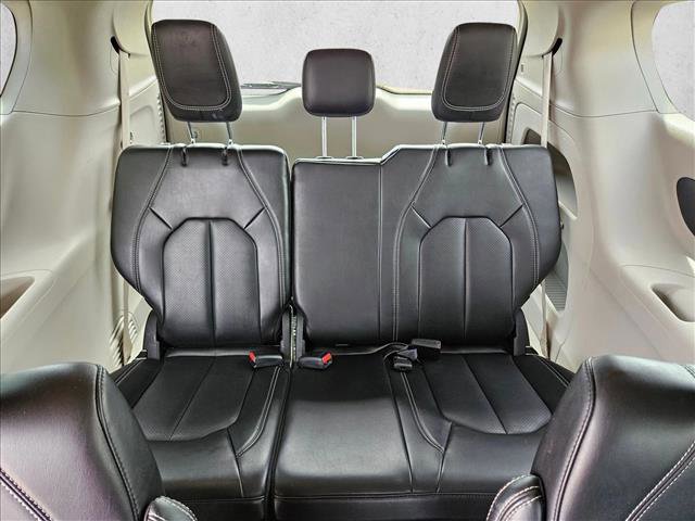 Used 2023 Chrysler Pacifica Touring-L FWD image 23