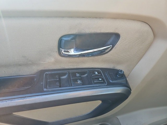 Used 2015 Nissan Titan SV w/ SV Value Truck Package image 12