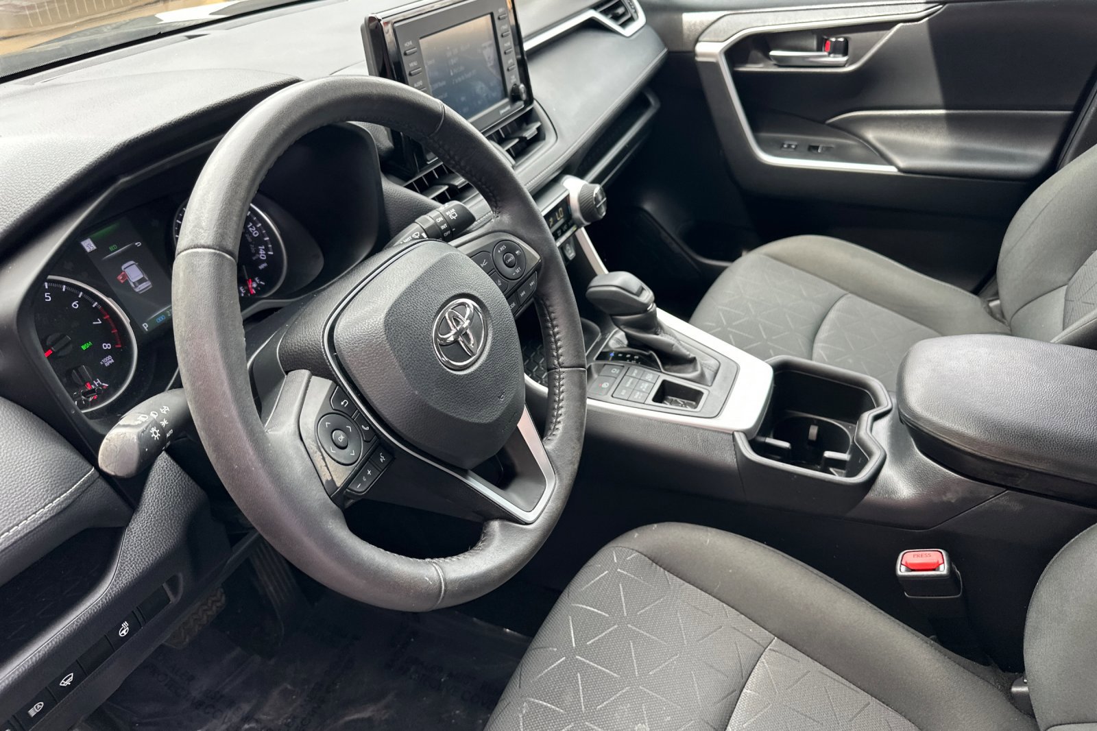 Used 2022 Toyota RAV4 XLE w/ XLE Grade Weather Package AWD/4WD image 10