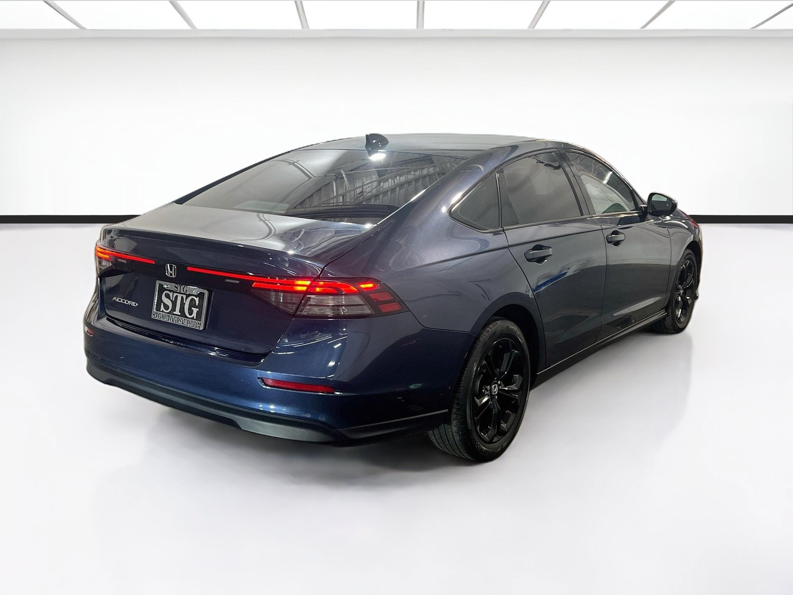 Used 2025 Honda Accord SE image 4