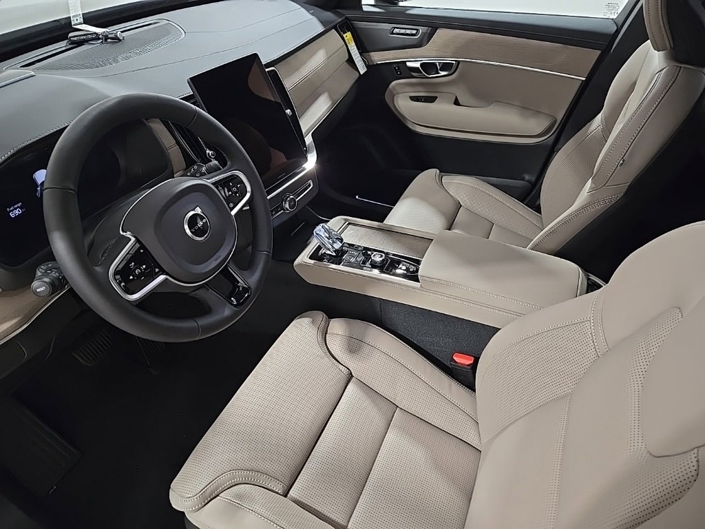 New 2026 Volvo XC90 B6 Ultra w/ Protection Package image 18