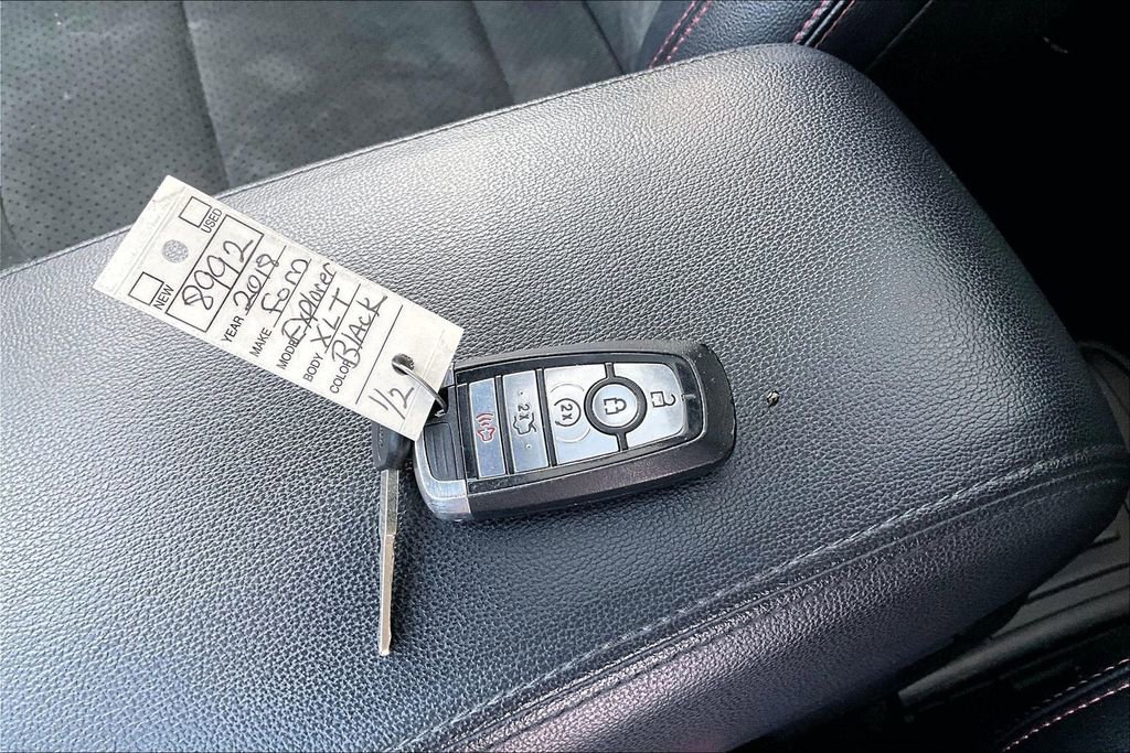 Used 2018 Ford Explorer XLT w/ XLT Appearance Package image 34