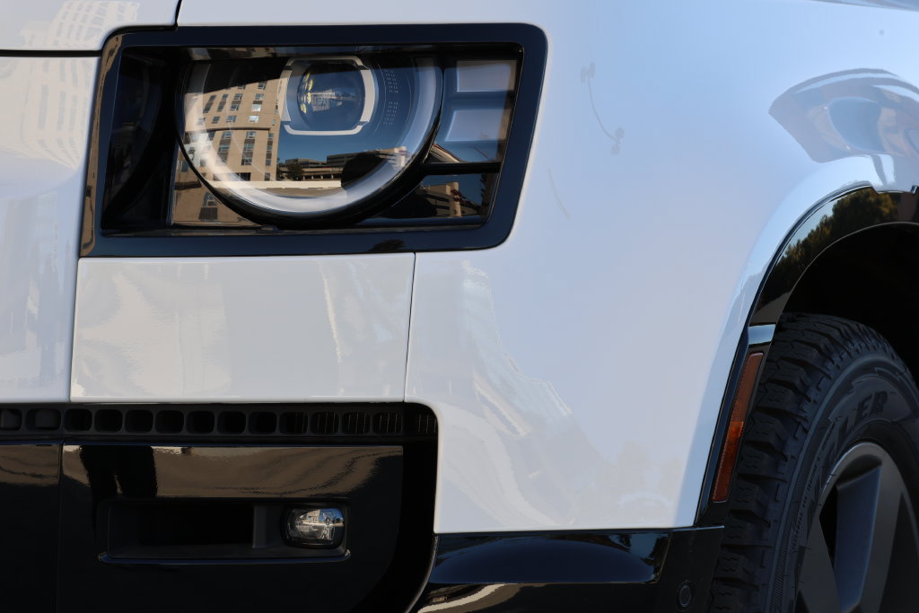 New 2026 Land Rover Defender 110 X-Dynamic SE AWD/4WD image 6