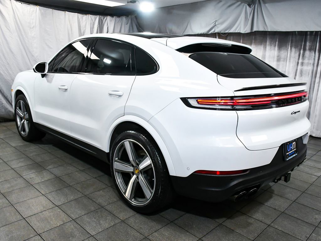 Used 2024 Porsche Cayenne Coupe AWD/4WD image 4