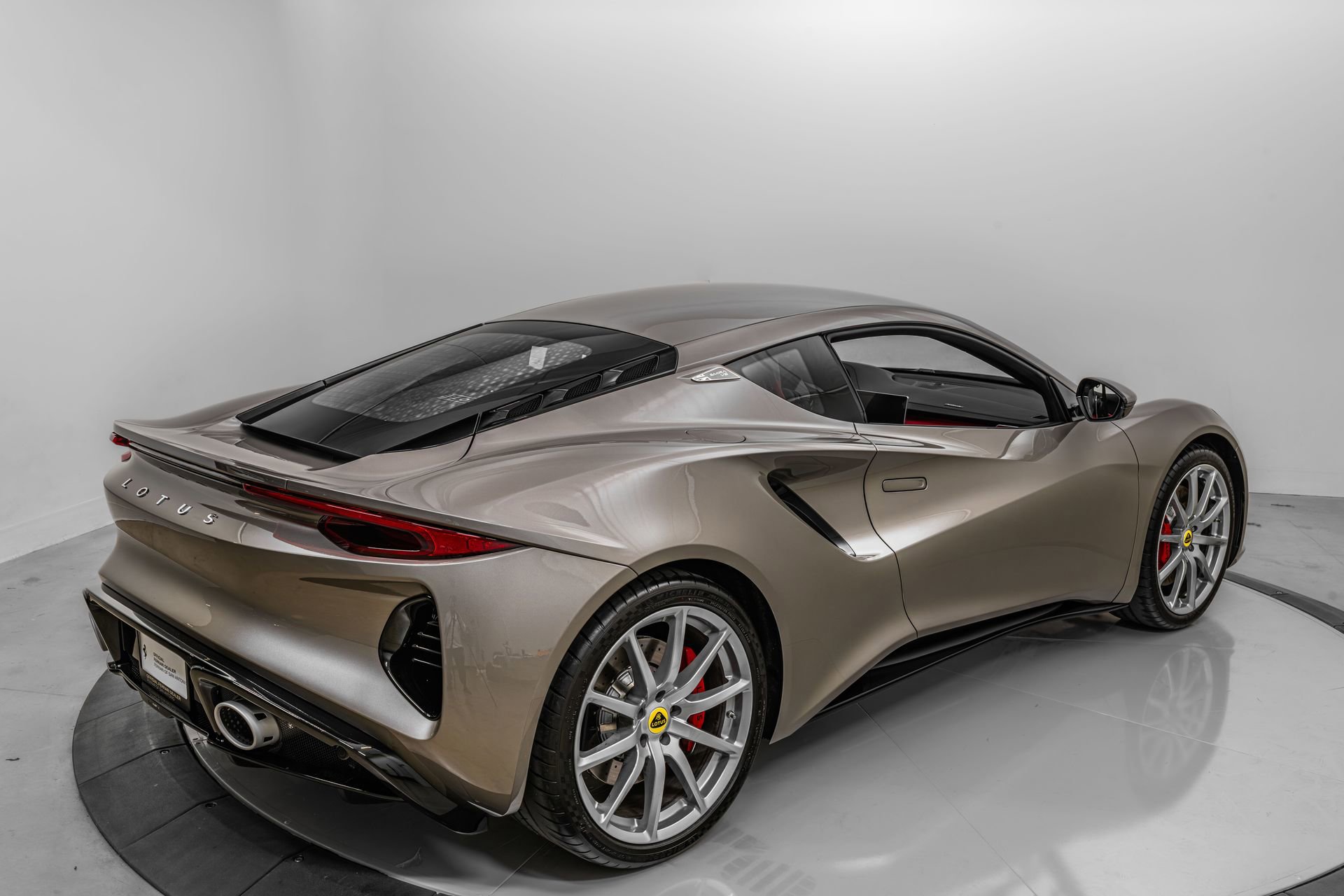 Used 2025 Lotus Emira RWD image 9