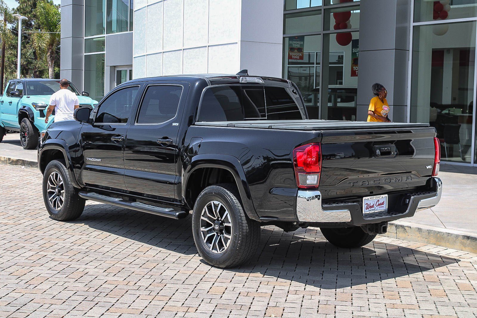 Used 2018 Toyota Tacoma SR5 RWD image 9