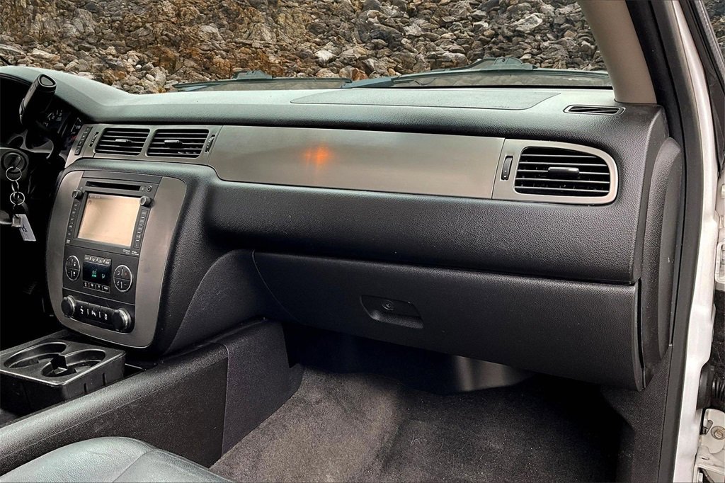 Used 2013 Chevrolet Suburban LT image 15