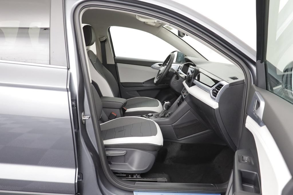 New 2026 Volkswagen Taos SE AWD/4WD image 19