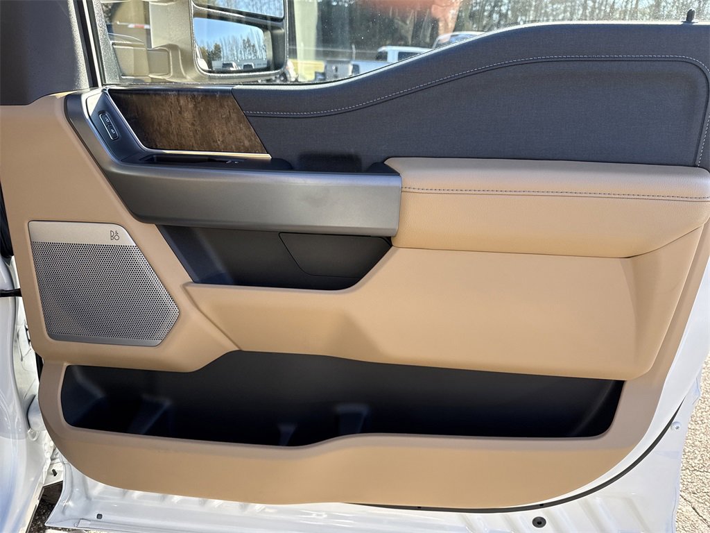 Used 2025 Ford F250 Lariat w/ Black Appearance Package image 16