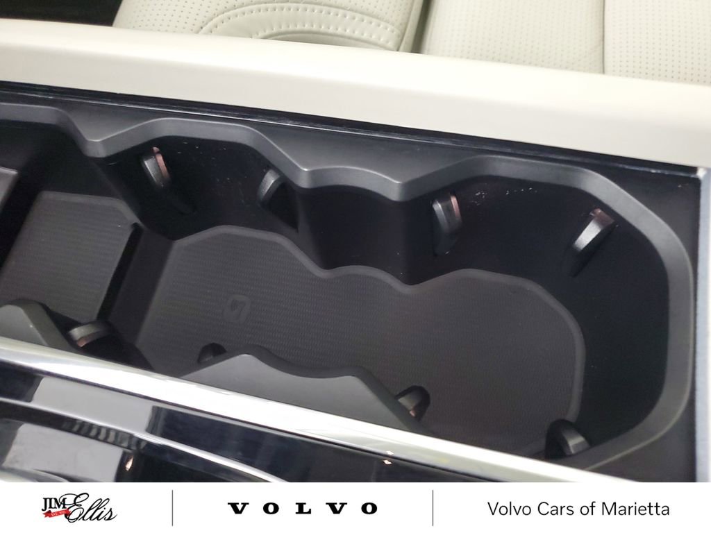 Used 2026 Volvo XC60 B5 Ultra w/ Protection Package Premier image 32