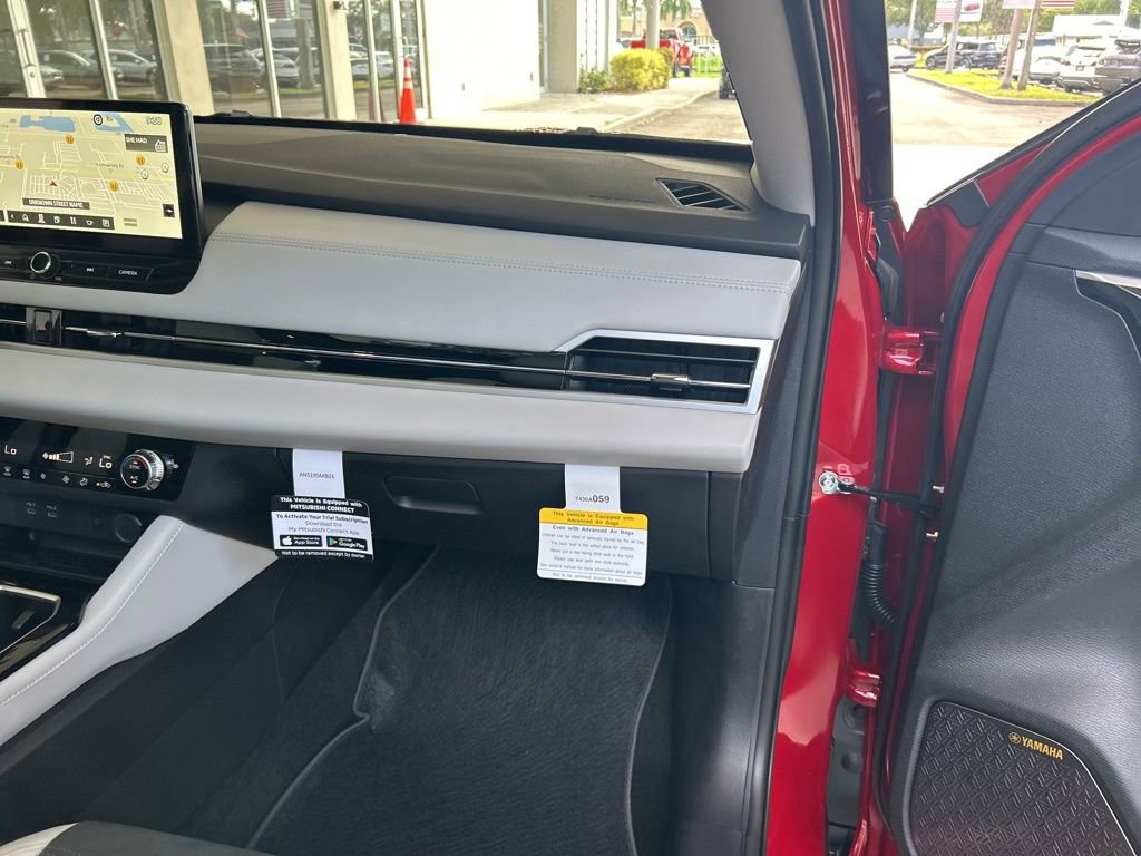 New 2025 Mitsubishi Outlander SE image 23