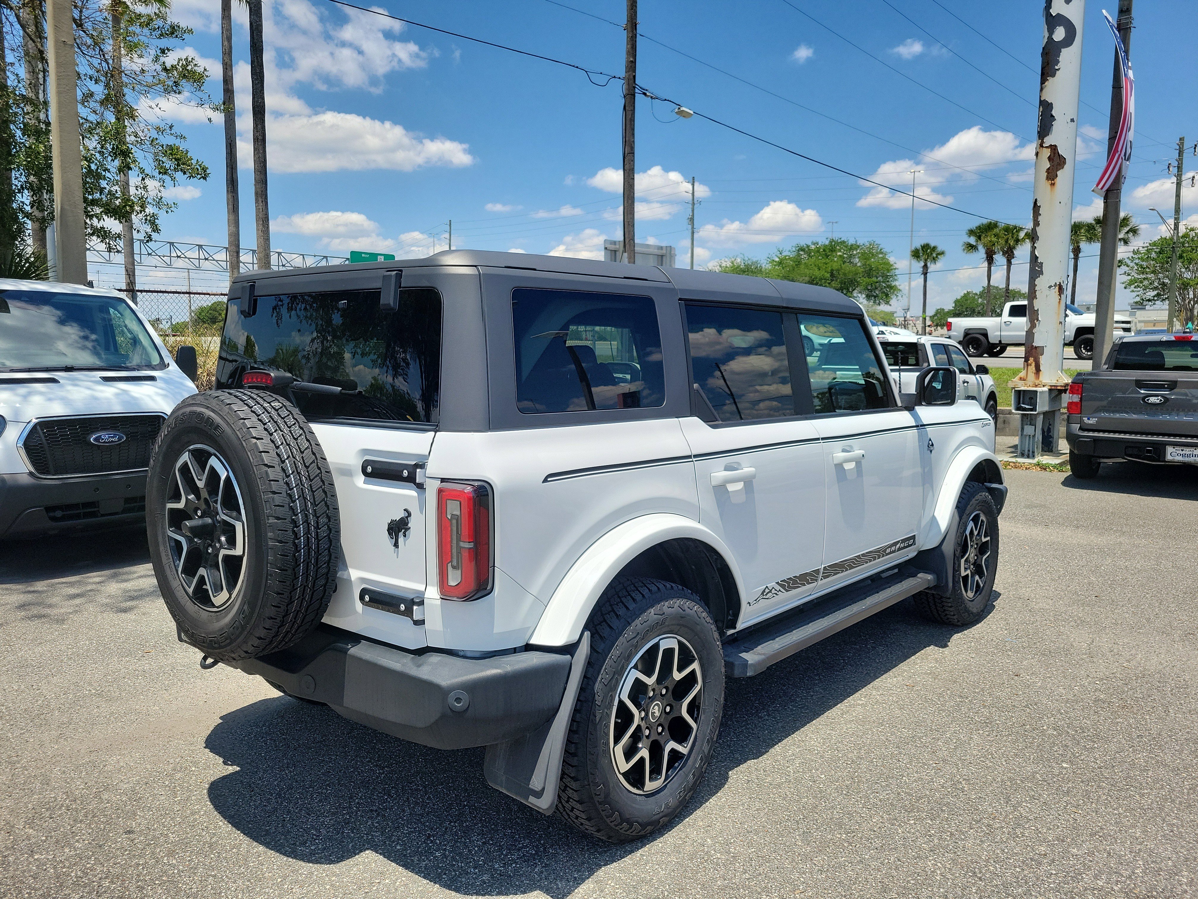 Used 2023 Ford Bronco Outer Banks AWD/4WD image 3