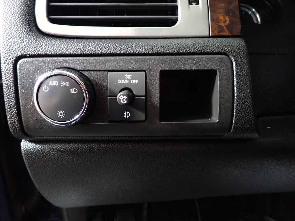 Used 2011 GMC Sierra 1500 Denali AWD/4WD image 24