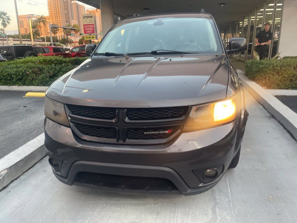 Used 2018 Dodge Journey SXT w/ Blacktop Package FWD image 2