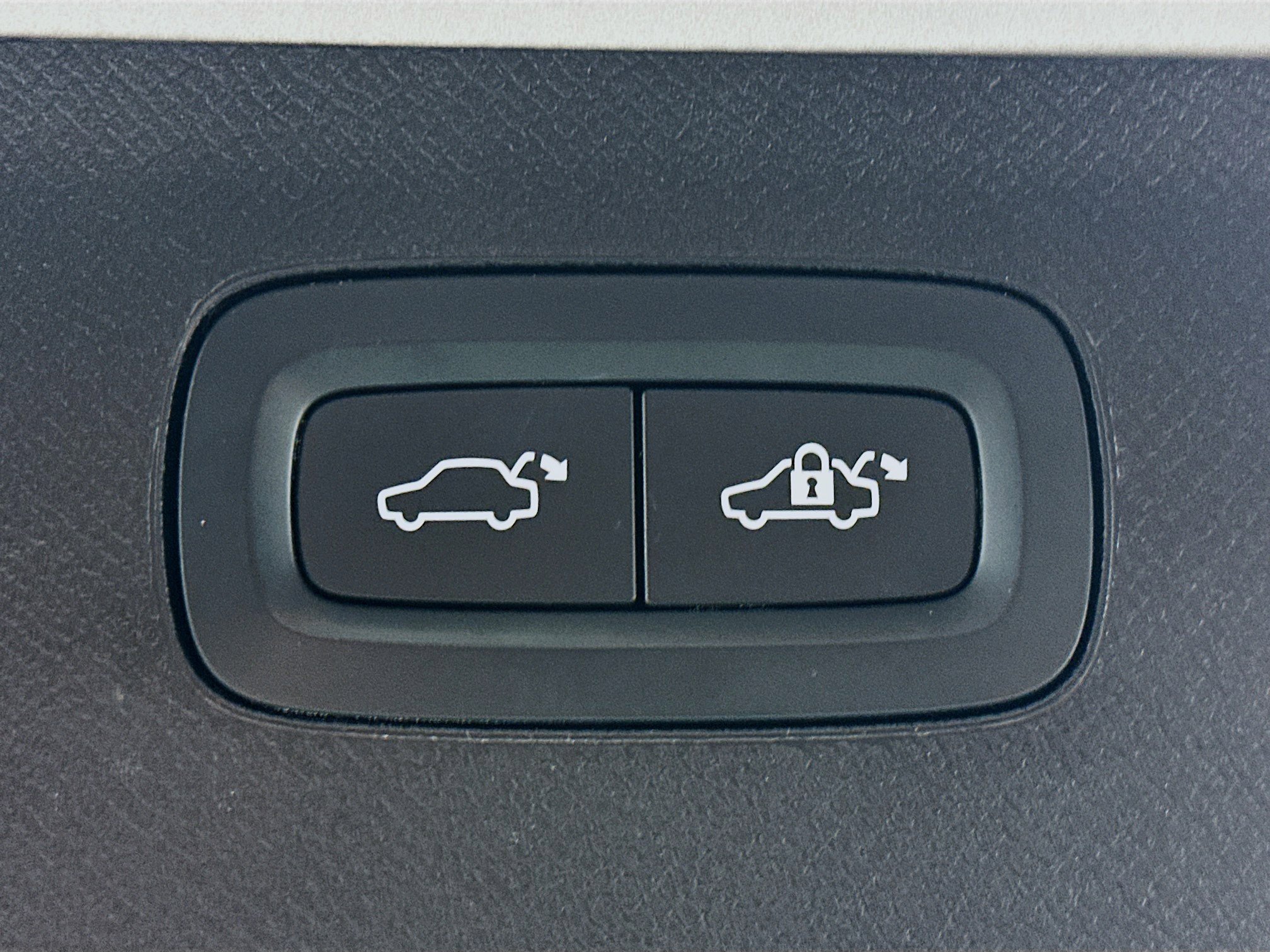 Used 2023 Volvo XC90 B6 Plus image 32