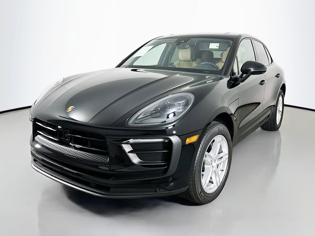 Used 2025 Porsche Macan image 1
