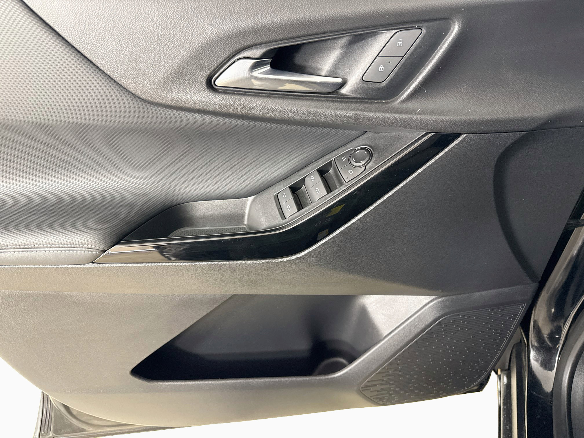 Used 2025 Chevrolet Equinox LT w/ Safety and Technology Package FWD image 20
